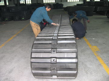 De hoge Rubbersporen van de Tractiekipwagen voor Patroon van het de Drager het Taaie Rubberloopvlak van CD 110r van KOMATSU
