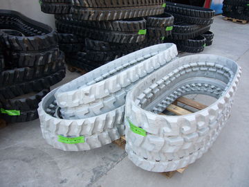 Goede prijs. KOMATSU die niet Rubbersporen Lichtgewicht Speciale Ontworpen Rubberformule merken online