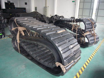 Goede prijs. 700 X 100 X 96mm de Rubbersporen van Hitachi, Sterke Binnenstructuur van Vervangings de Rubbersporen online